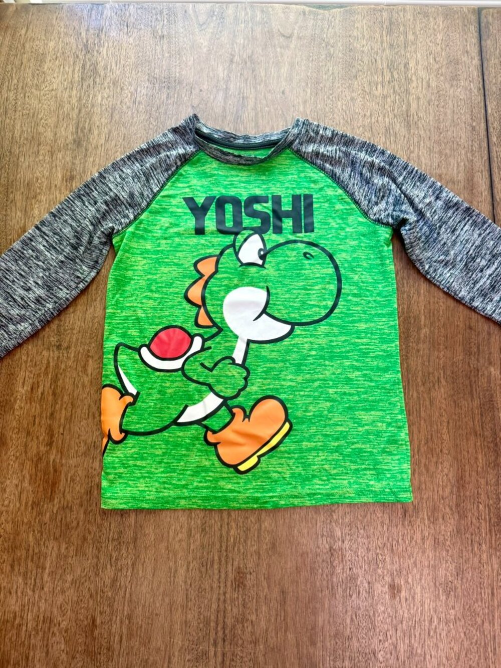 Yoshi Shirt 100% Polyester Long Sleeve Light Weight Boys size 7